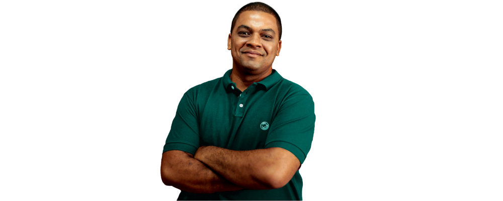 Locutor Diego Elias apresenta o Programa Gospel para rádios grátis "Madrugada com Louvor"